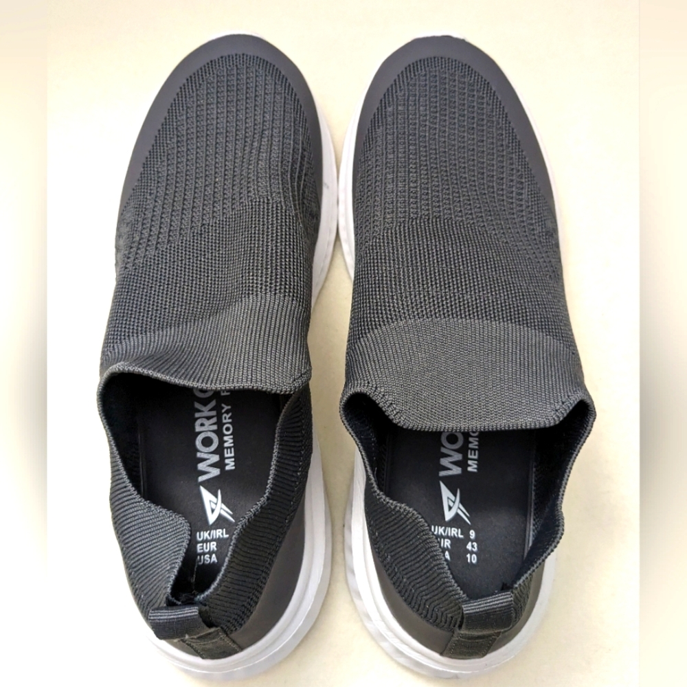 Men's fabric WORKOUT slip-on sneaker. Size 10.